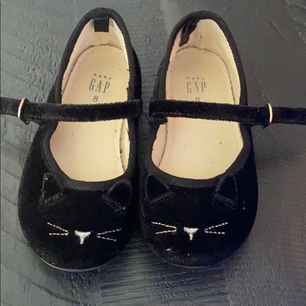 Gap velvet black kitten shoes